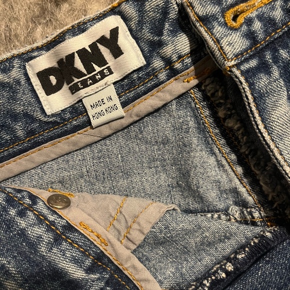 Vintage DKNY Denim High Wasted Shorts 4 - Picture 3 of 8